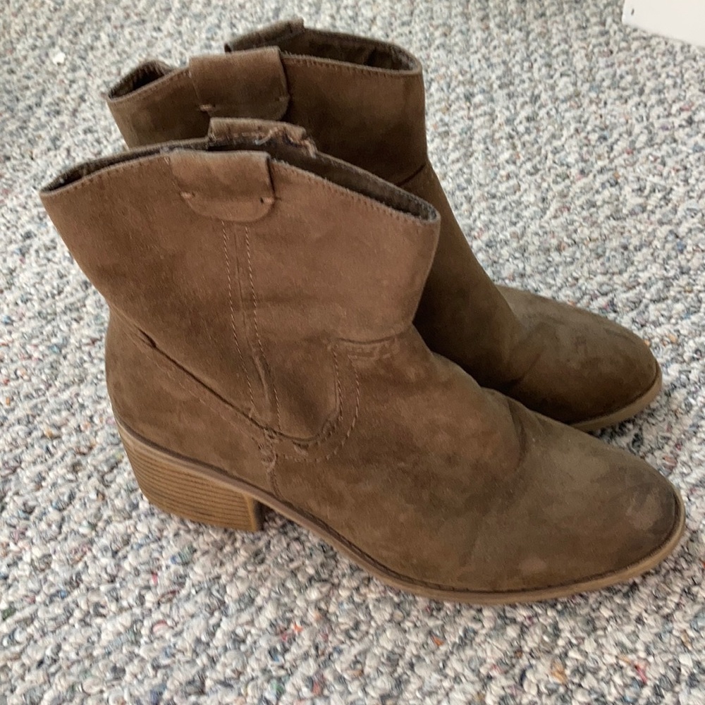 🔥 2/$10 Merona brown ankle boots